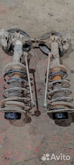 Передние стойки с поворотным кулаком Peugeot 206