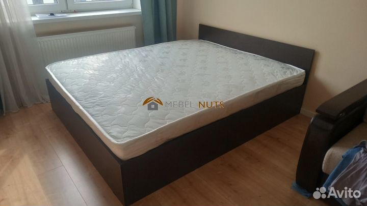 Кровать с матрасом