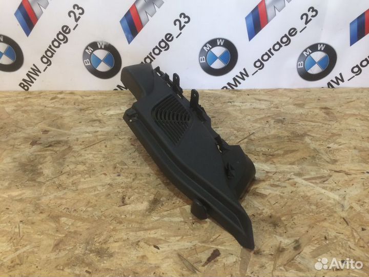 BMW F20 Крепление полки багажника правое с Японии