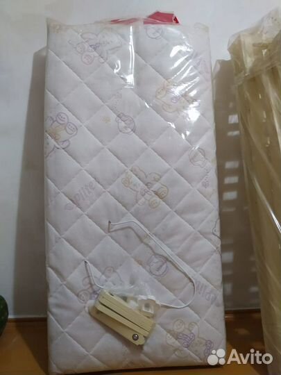 Детская кровать, столик для кормления,ходунок