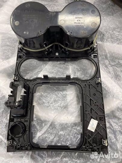 Накладка на кансоль между сидений и кнопка ручника