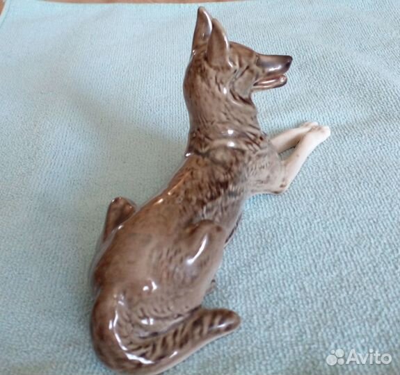 Фарфоровая статуэтка 