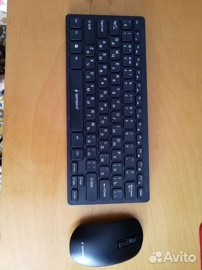 Беспроводная клавиатура и мышь