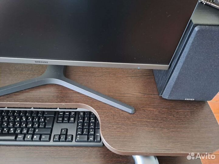 Компьютерный стол