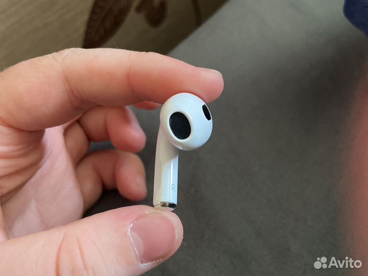 AirPods (3-го поколения)