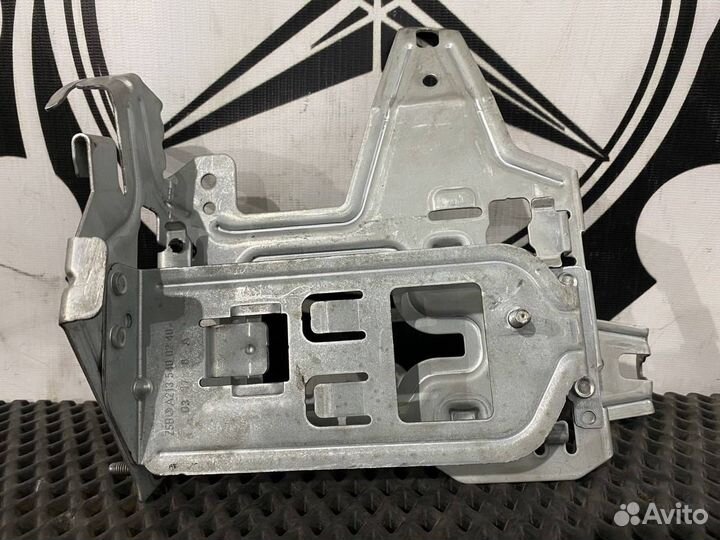 Кронштейн блока управления Mercedes-Benz E-Класс