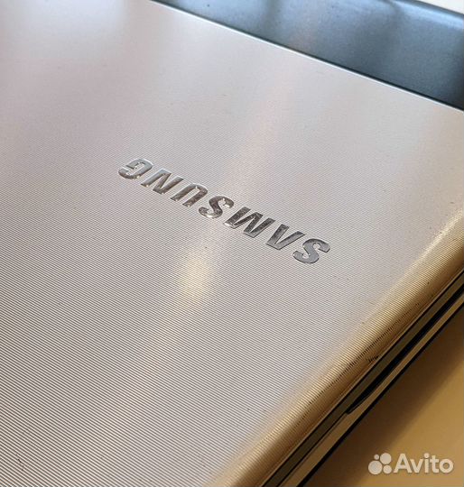 Офисный ноутбук Samsung