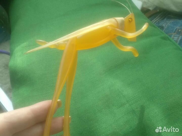 Статуэтка кузнечик колкий пластик СССР редкий