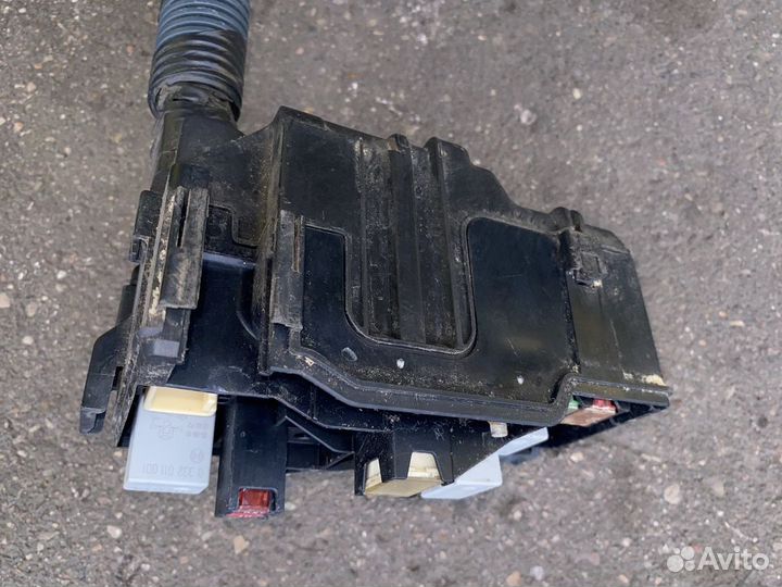 Блок реле Toyota Avensis AZT255