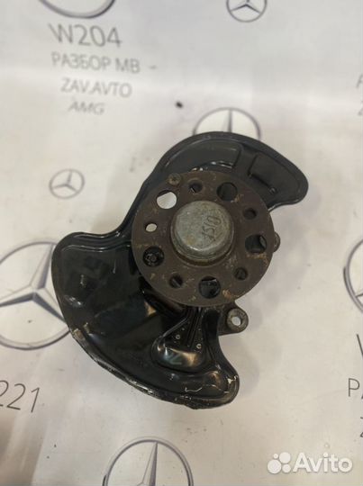 Поворотный передний кулак Mercedes W204