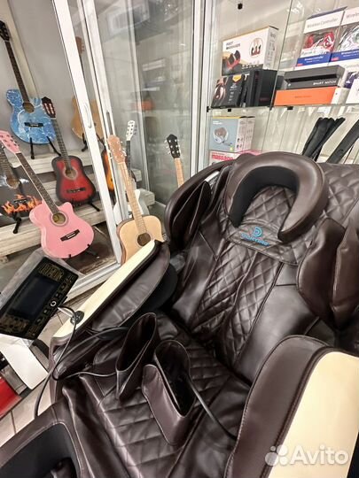 Массажное кресло бежевое