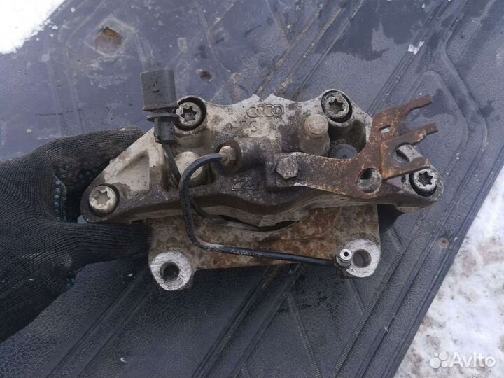 Суппорт передний левый Audi A6 C6