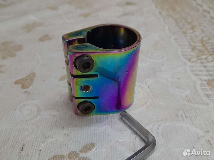 Зажим для трюкового самоката