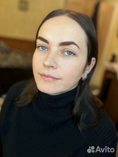 Модель на брови