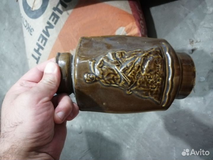 Часы, счёты, лампа, ваза