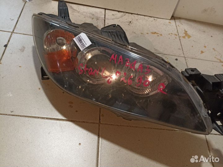 Фара Mazda 3 BK ксенон, седан