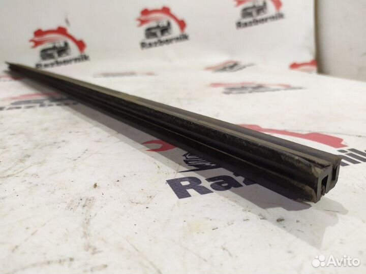 Уплотнитель стекла двери Mercedes Vito W639 2.1D