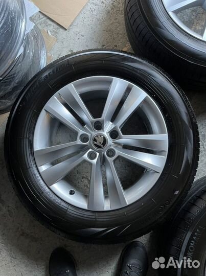 R17 Yokohama BluEarth AE50 215/65, PCD 5x112 DIA 57.1