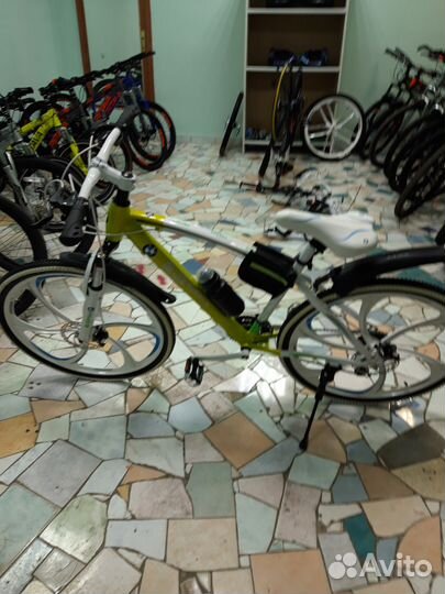 Велосипед зелено - белый скоростной