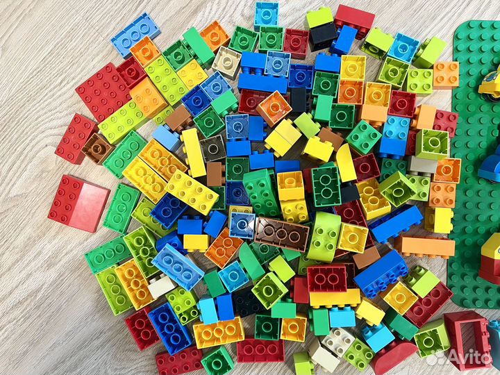 Лего дупло много, более 200 деталей