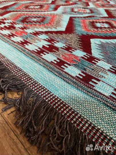 Ковер яркий новый