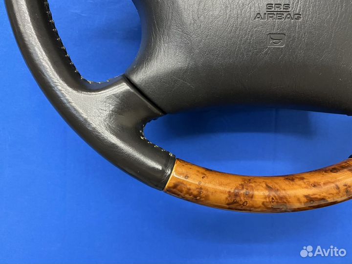 Оригинальный руль с косточкой под дерево Toyota