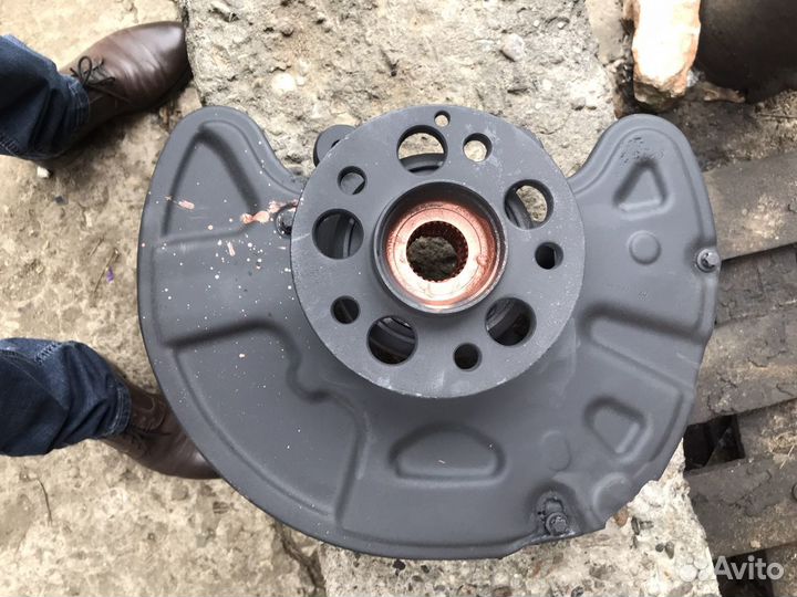 Кулак поворотный цапфа левый w218 cls 4matic