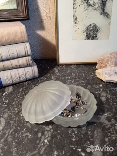 Шкатулка-пудренница