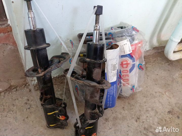 Предние стойки kia rio с пружинами