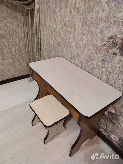 Столик и стульчик детские