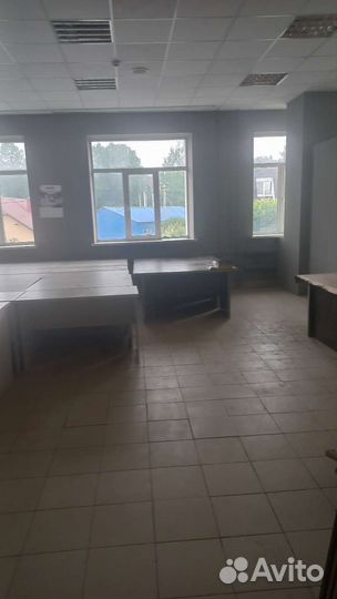 Тумбочка на колесах