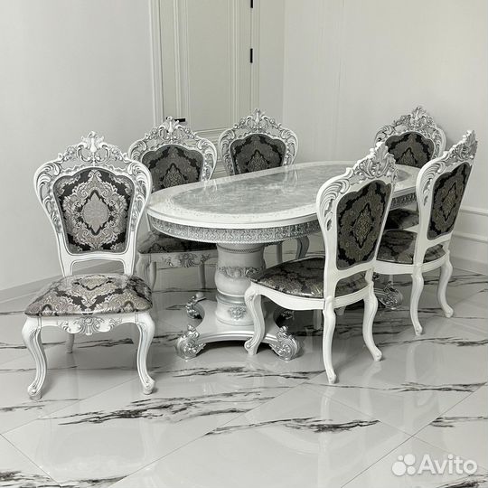 Стол и стулья 