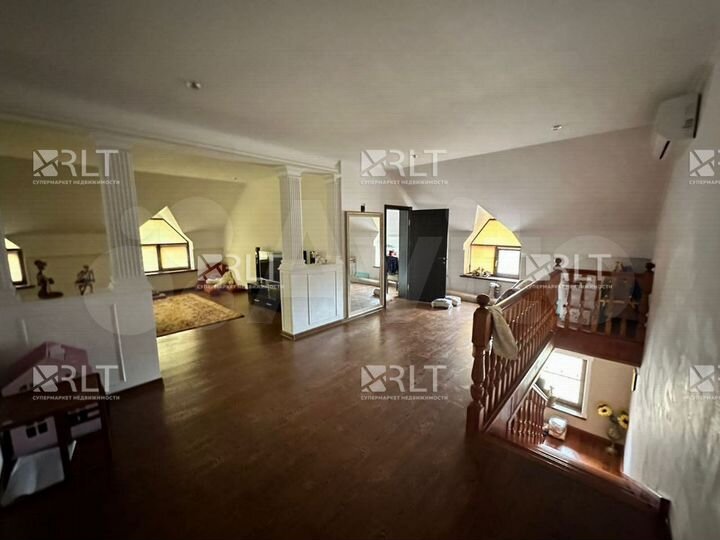 Дом 260 м² на участке 5,6 сот.