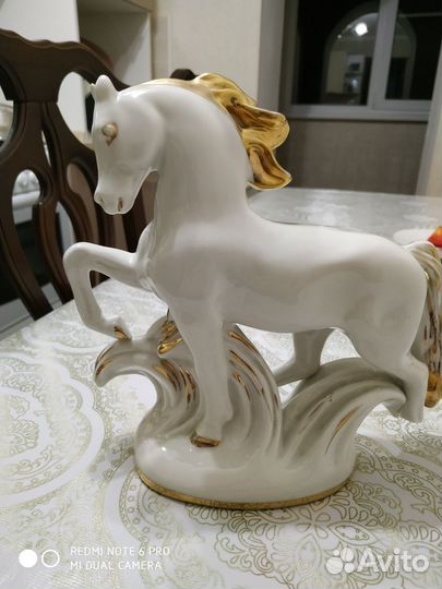Конь,фарфор, лфз