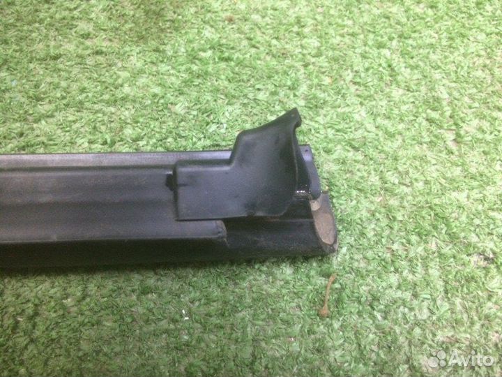 Уплотнитель стекла двери левый Kia Ceed JD G4FA