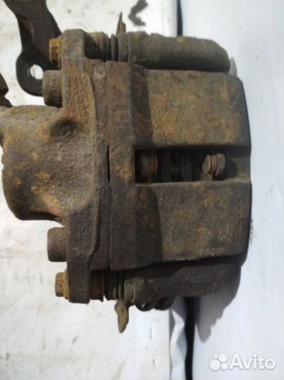 Суппорт тормозной передний левый Renault Symbol 1