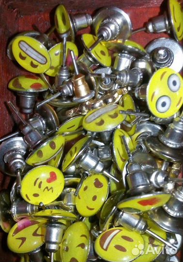 Серьги Гвоздики смайлики Emoji(цветочки)