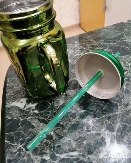 Кружка банка с крышкой и трубочкой