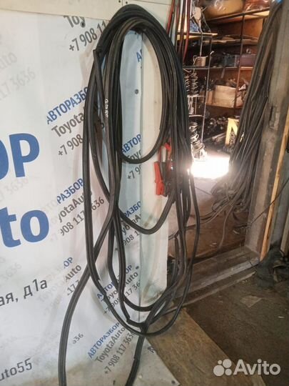 Уплотнитель дверного проема Тойота рав4 аса30