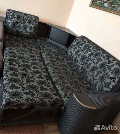 Угловой диван и кресло