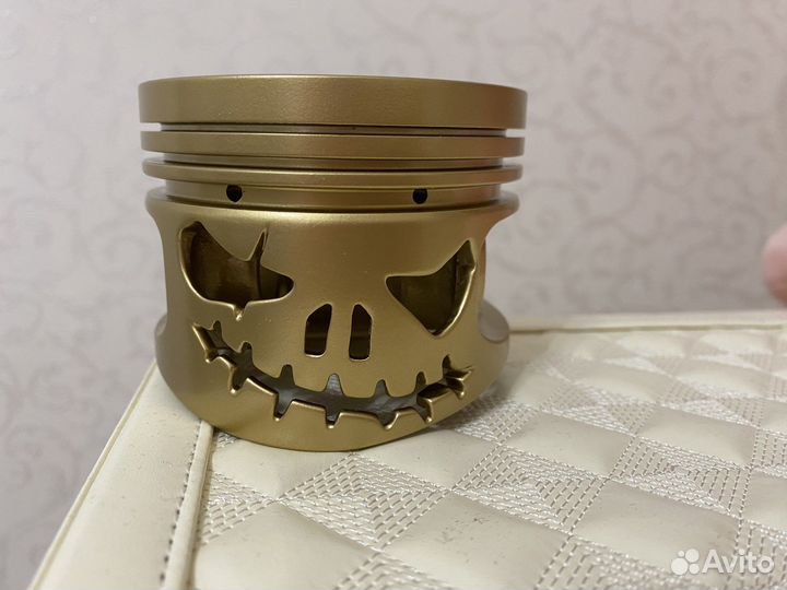 Череп из поршня