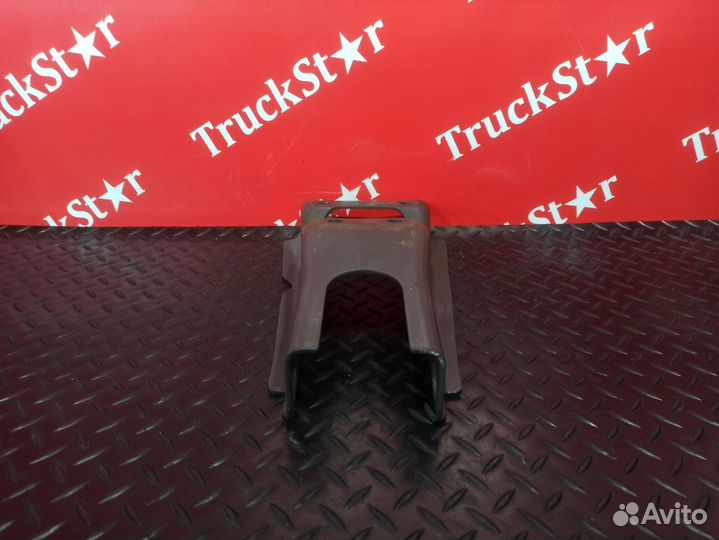 Кронштейн амортизатора переднего