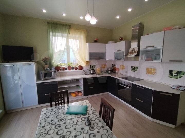 Дом 194,2 м² на участке 14 сот.