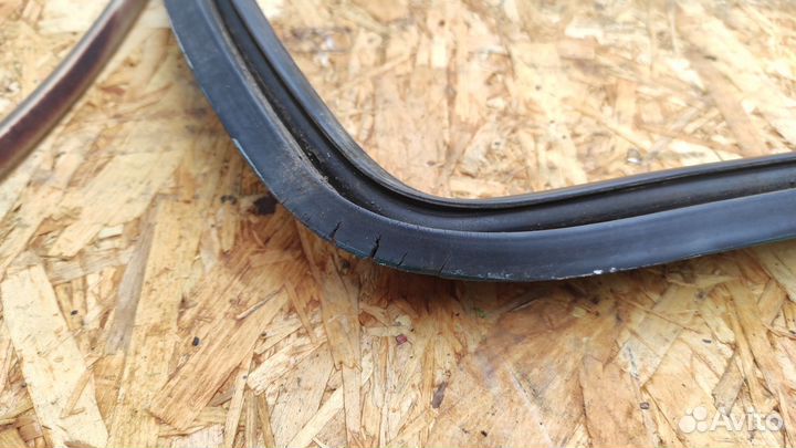 Уплотнитель заднего стекла BMW E21