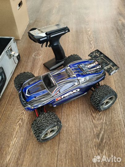 Машина на радиоуправлении Traxxas e-revo 1:16