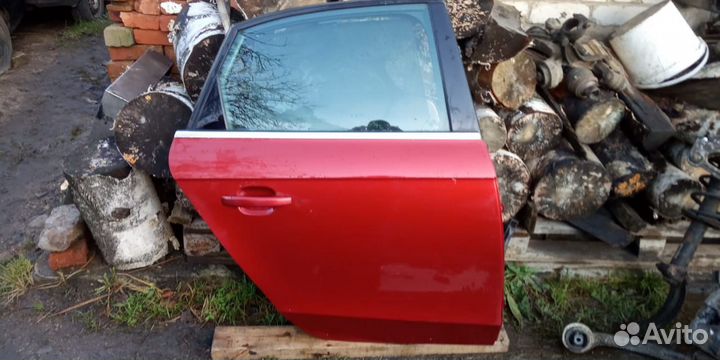 Дверь Ауди А 4 2013 года