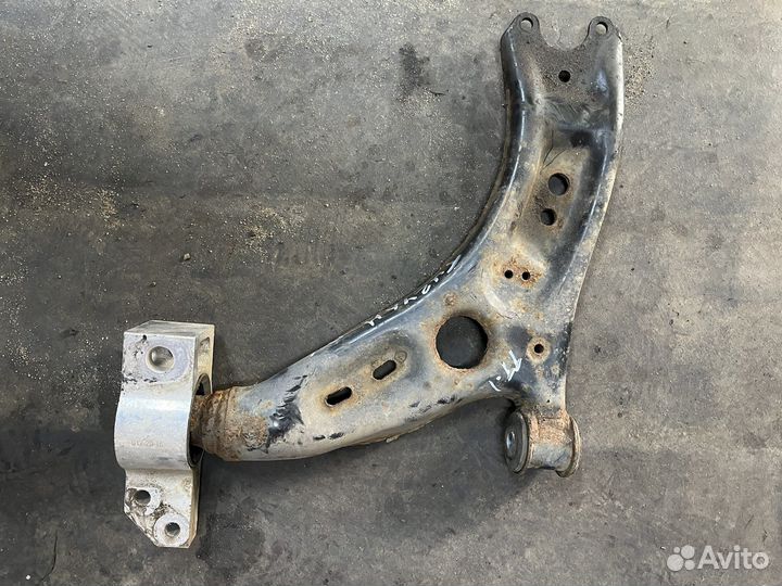 Рычаг передний левый Volkswagen Tiguan 1