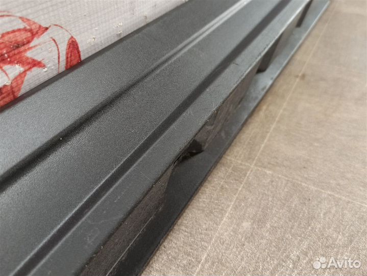 Накладка порога кузова - наружная облицовка правая