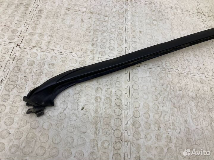 Молдинг лобового стекла правый Toyota Land Cruiser