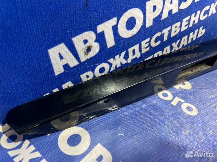 Накладка крышки багажника Ford Fiesta 5 хэтчбек